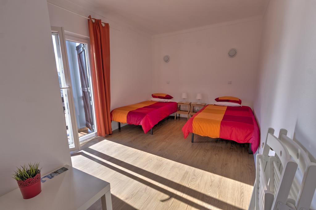 Homemoel Local Accomodation Al São Pedro de Muel Rum bild