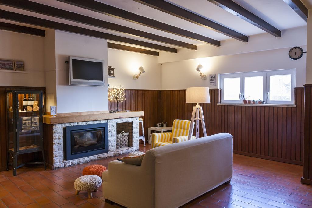 Homemoel Local Accomodation Al São Pedro de Muel Exteriör bild